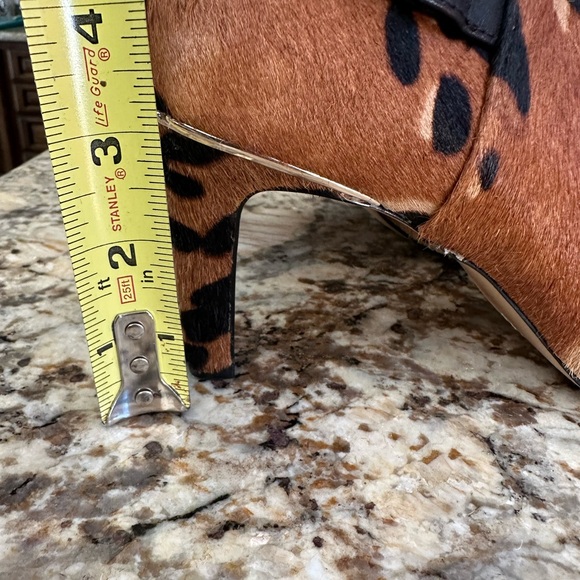 Vince Camuto sz 8 leopard print calfskin leather high heel ankle bootie zip NWOT - Picture 7 of 9